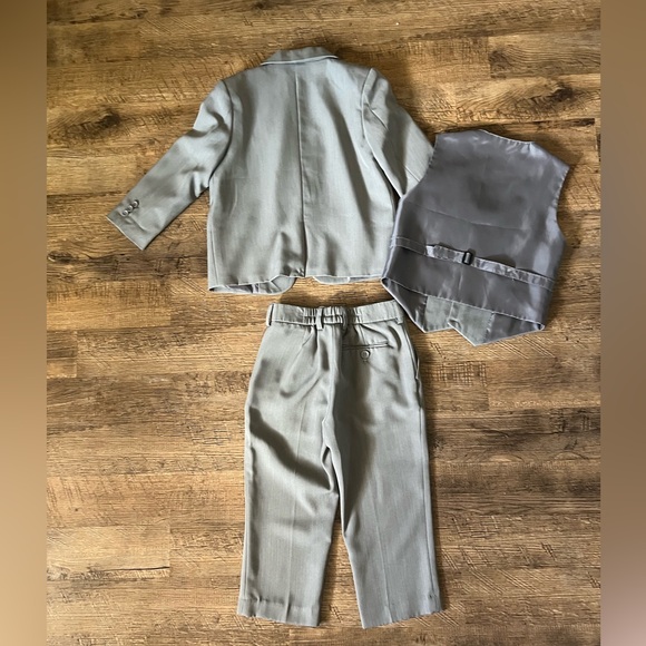 Three Piece Toddler Suit. - Picture 3 of 3